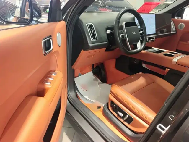 Li Auto L9 — Фото автомобиля 15