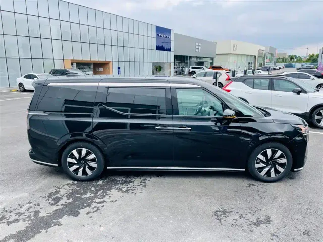 Volvo EM90 — Фото автомобиля 7