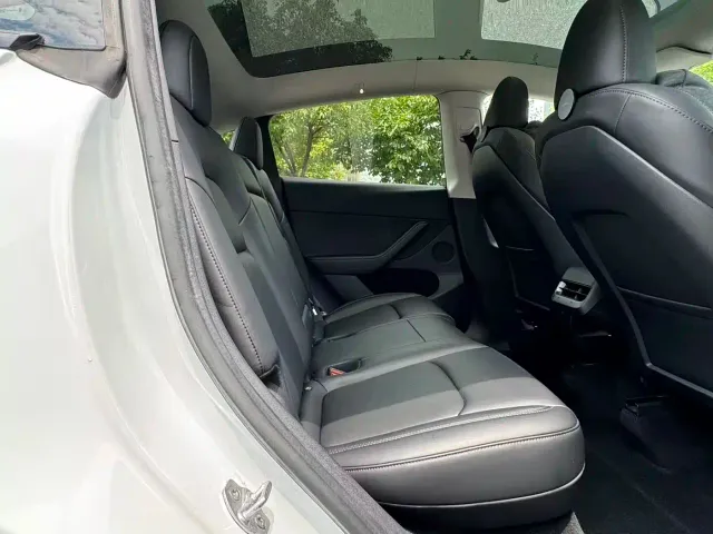 Tesla Model Y — Фото автомобиля 13