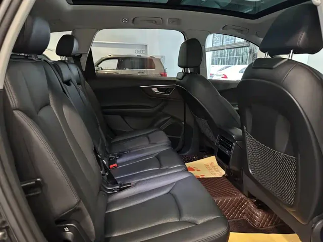 Audi Q7 — Фото автомобиля 8