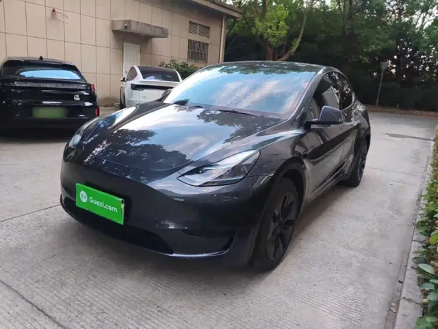 Фотография автомобиля — Tesla Model Y
