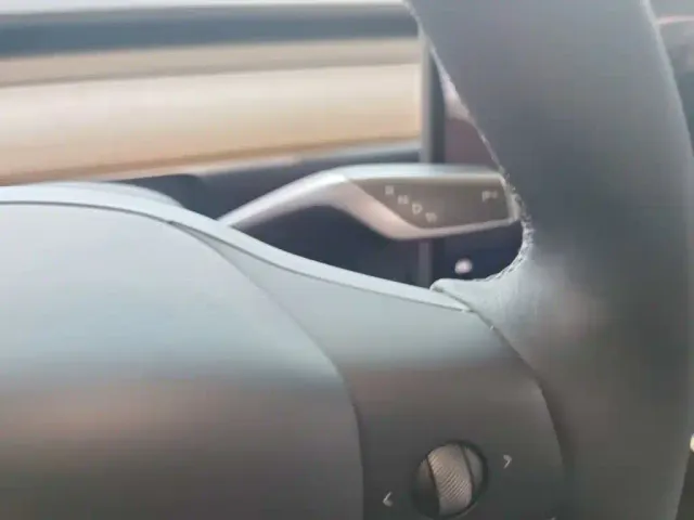 Tesla Model Y — Фото автомобиля 13