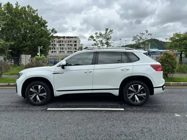 Volkswagen Tayron GTE Plug-in Hybrid — Фото автомобиля 4