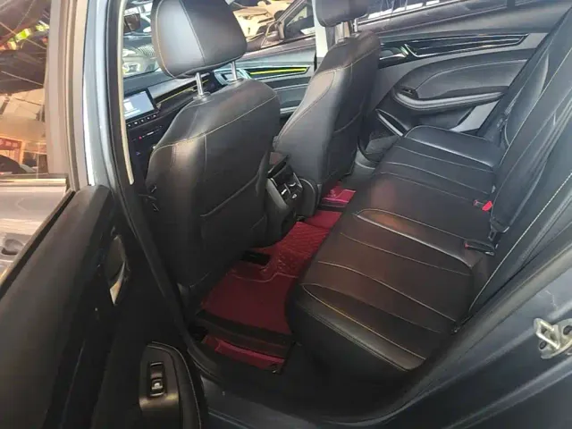 Roewe i5 — Фото автомобиля 16