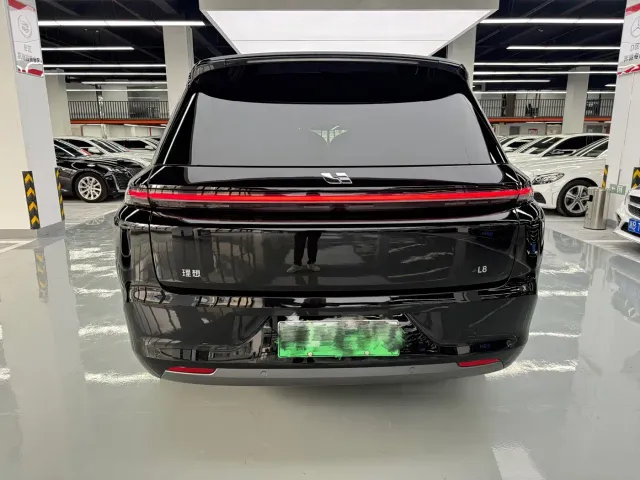 Li Auto L8 — Фото автомобиля 15