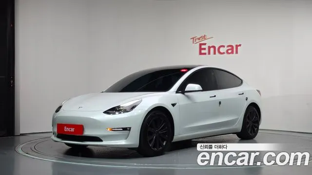 Фотография автомобиля — Tesla Model 3