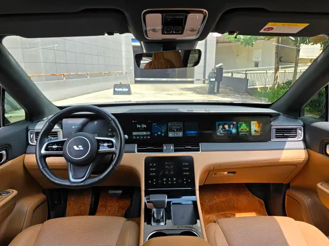Li Auto ONE — Фото автомобиля 10