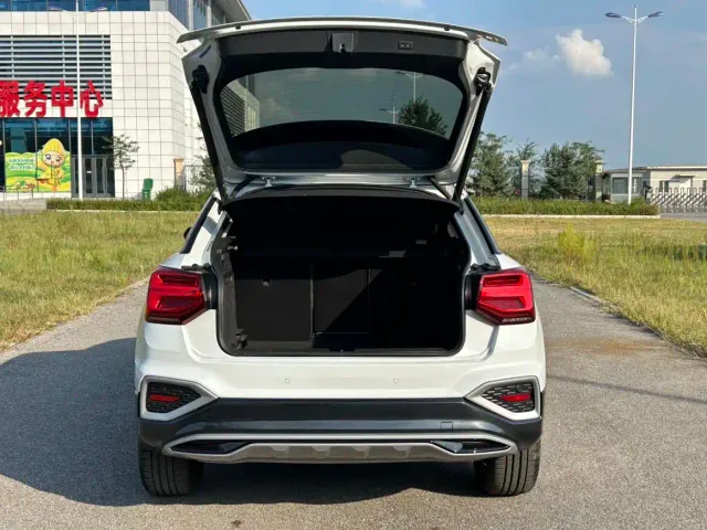 Audi Q2L — Фото автомобиля 9