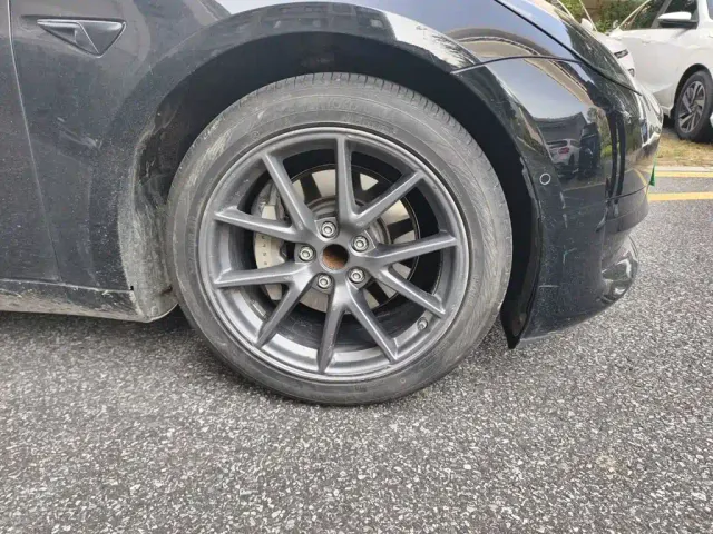 Tesla Model 3 — Фото автомобиля 25