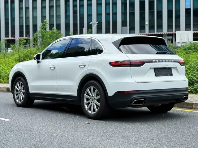 Porsche Cayenne — Фото автомобиля 7