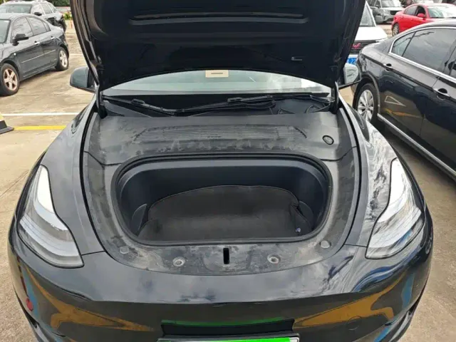 Tesla Model Y — Фото автомобиля 19