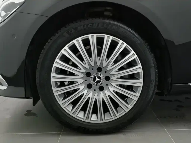 Mercedes-Benz E-Class — Фото автомобиля 17