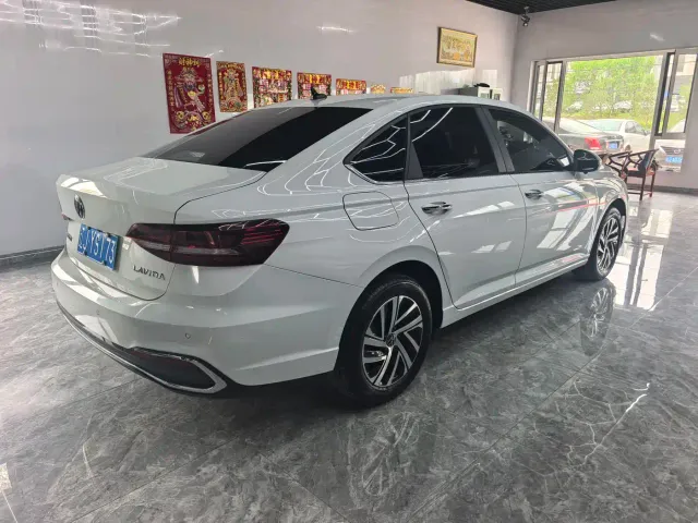 Volkswagen Lavida — Фото автомобиля 5