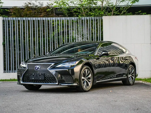 Фотография автомобиля — Lexus LS