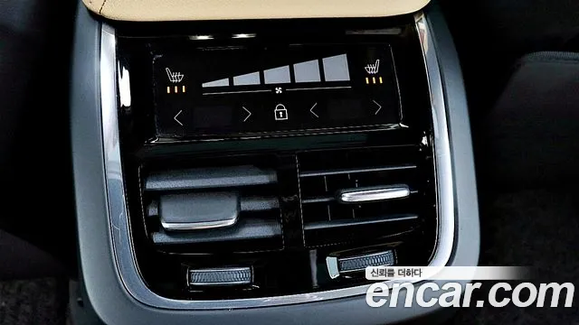 Вольво XC60 — Фото автомобиля 17