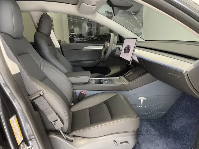Tesla Model Y — Фото автомобиля 10
