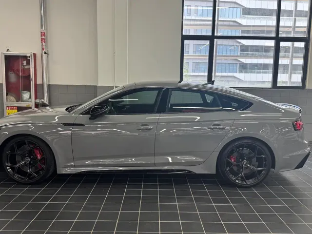 Audi Audi RS 5 2023 Model RS 5 2.9T Sportback Obsidian Edition — Фото автомобиля 2