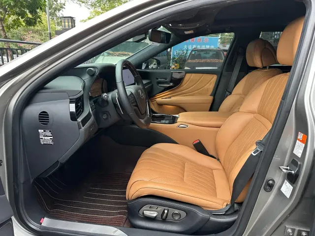 Lexus LS — Фото автомобиля 9