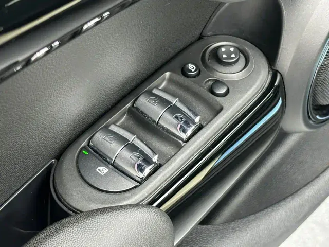 MINI Hatch — Фото автомобиля 13