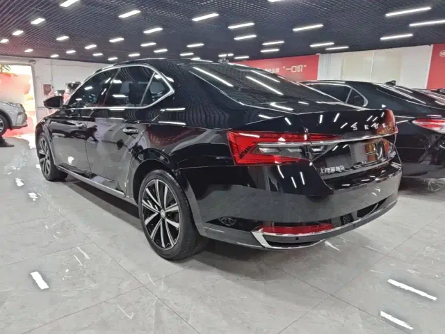 Skoda Superb — Фото автомобиля 4