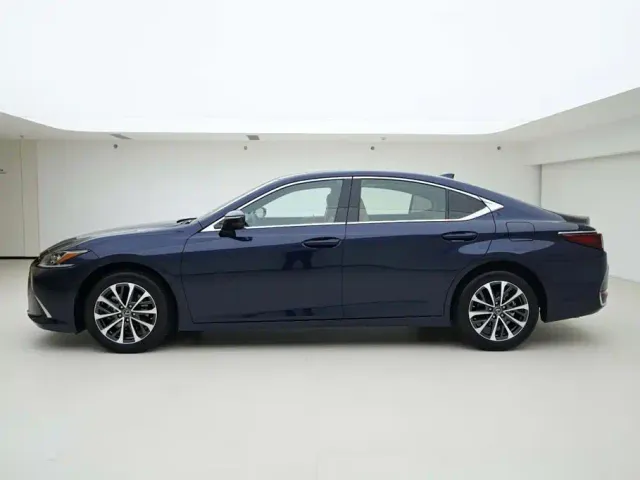 Lexus ES — Фото автомобиля 3