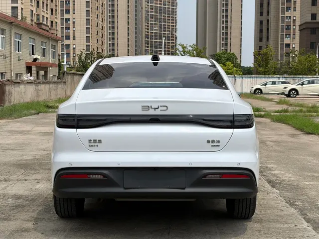 BYD Seal 05 DM-i — Фото автомобиля 5