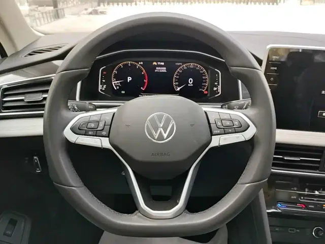 Volkswagen Tiguan L — Фото автомобиля 10