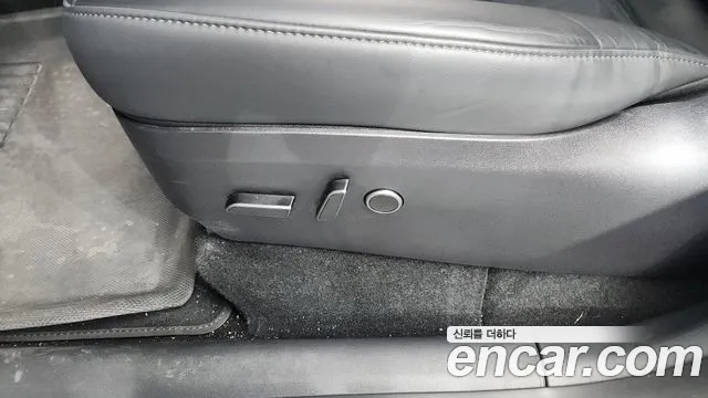 Tesla Model Y — Фото автомобиля 26