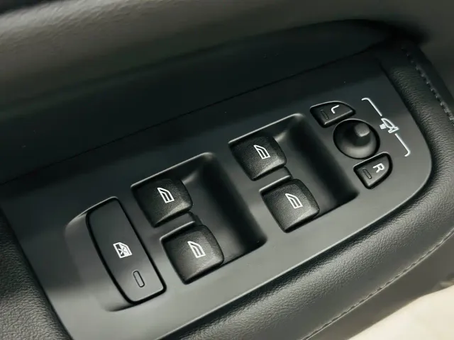 Volvo S60 — Фото автомобиля 12