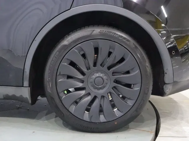Tesla Model Y — Фото автомобиля 20