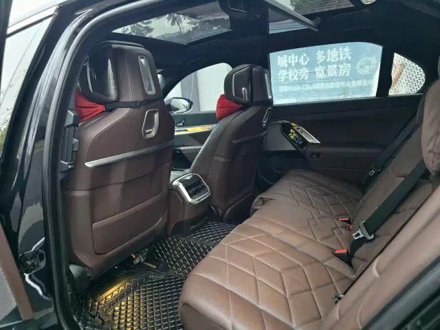 BMW 7 Series — Фото автомобиля 7