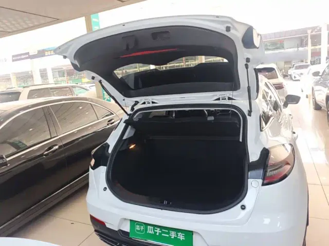 Geely Emgrand S — Фото автомобиля 18