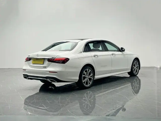 Mercedes-Benz E-Class — Фото автомобиля 6