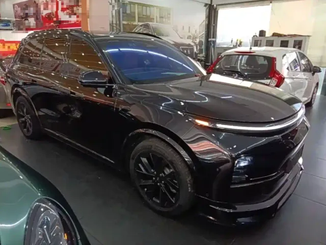 Li Auto L8 — Фото автомобиля 3