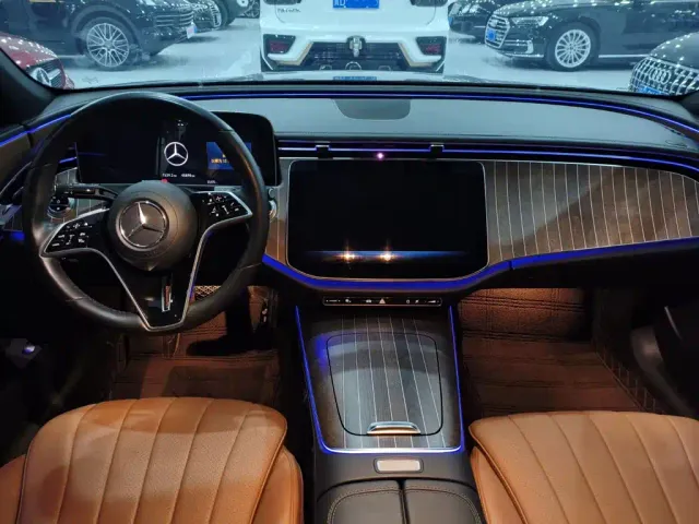 Mercedes-Benz E-Class — Фото автомобиля 11