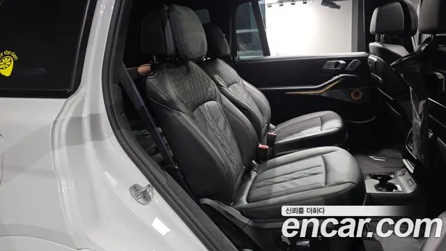 BMW X7 M60i xDrive M Sport 6 мест — Фото автомобиля 10