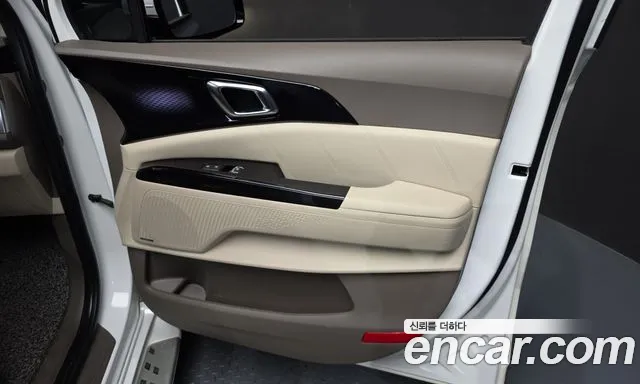 Kia Carnival Generation 4 — Фото автомобиля 14