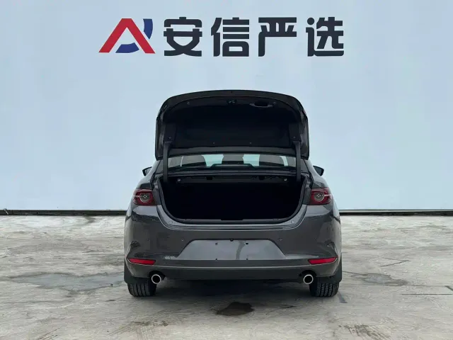 Mazda Axela — Фото автомобиля 8