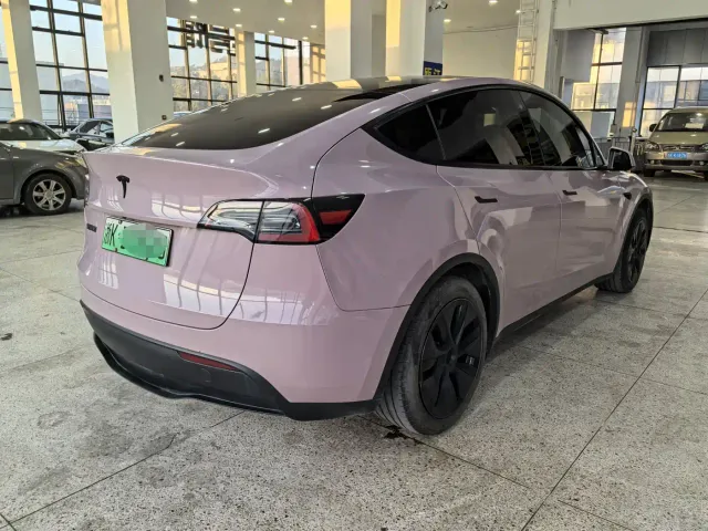 Tesla Model Y — Фото автомобиля 3