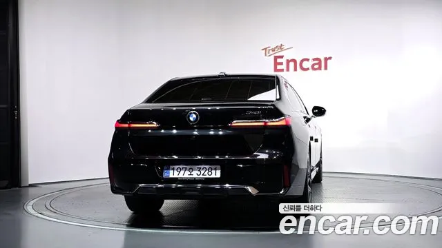 BMW 7 Series G70 — Фото автомобиля 4