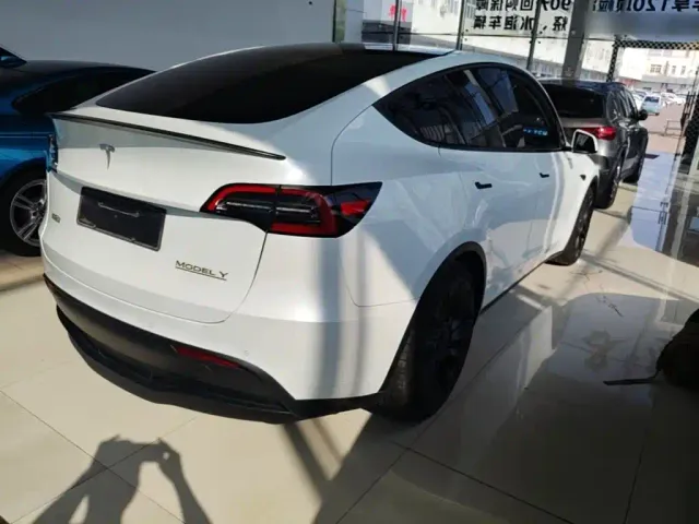 Tesla Model Y — Фото автомобиля 7