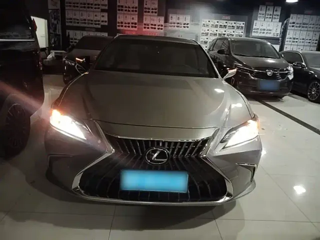 Lexus ES — Фото автомобиля 2