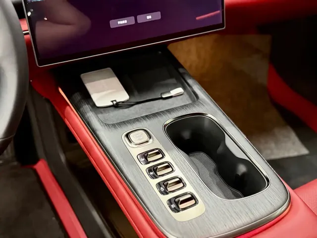 Xiaomi SU7 — Фото автомобиля 14