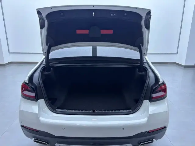 BMW 5 Series — Фото автомобиля 6