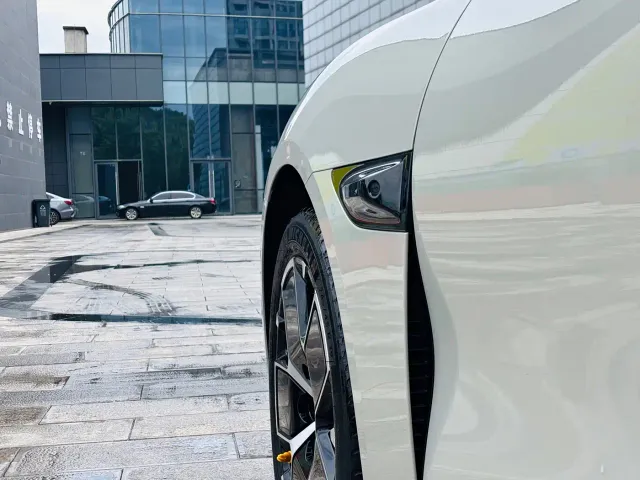 Xiaomi SU7 — Фото автомобиля 7