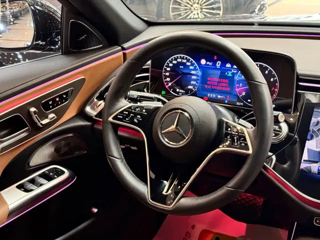 Mercedes-Benz E-Class — Фото автомобиля 11