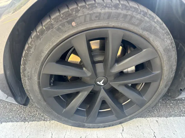 Tesla Model 3 — Фото автомобиля 19