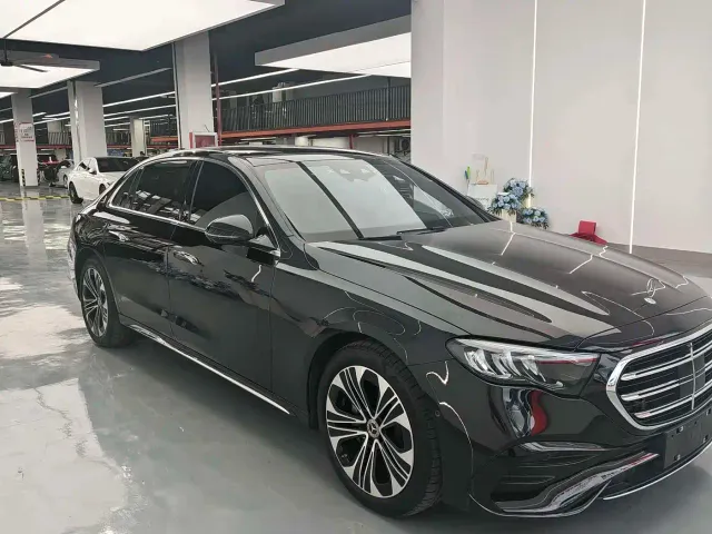 Mercedes-Benz E-Class — Фото автомобиля 3