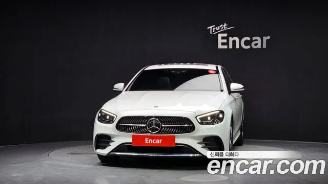 Mercedes-Benz E-Class — Фото автомобиля 3