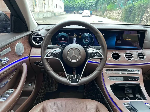 Mercedes-Benz E-Class — Фото автомобиля 8